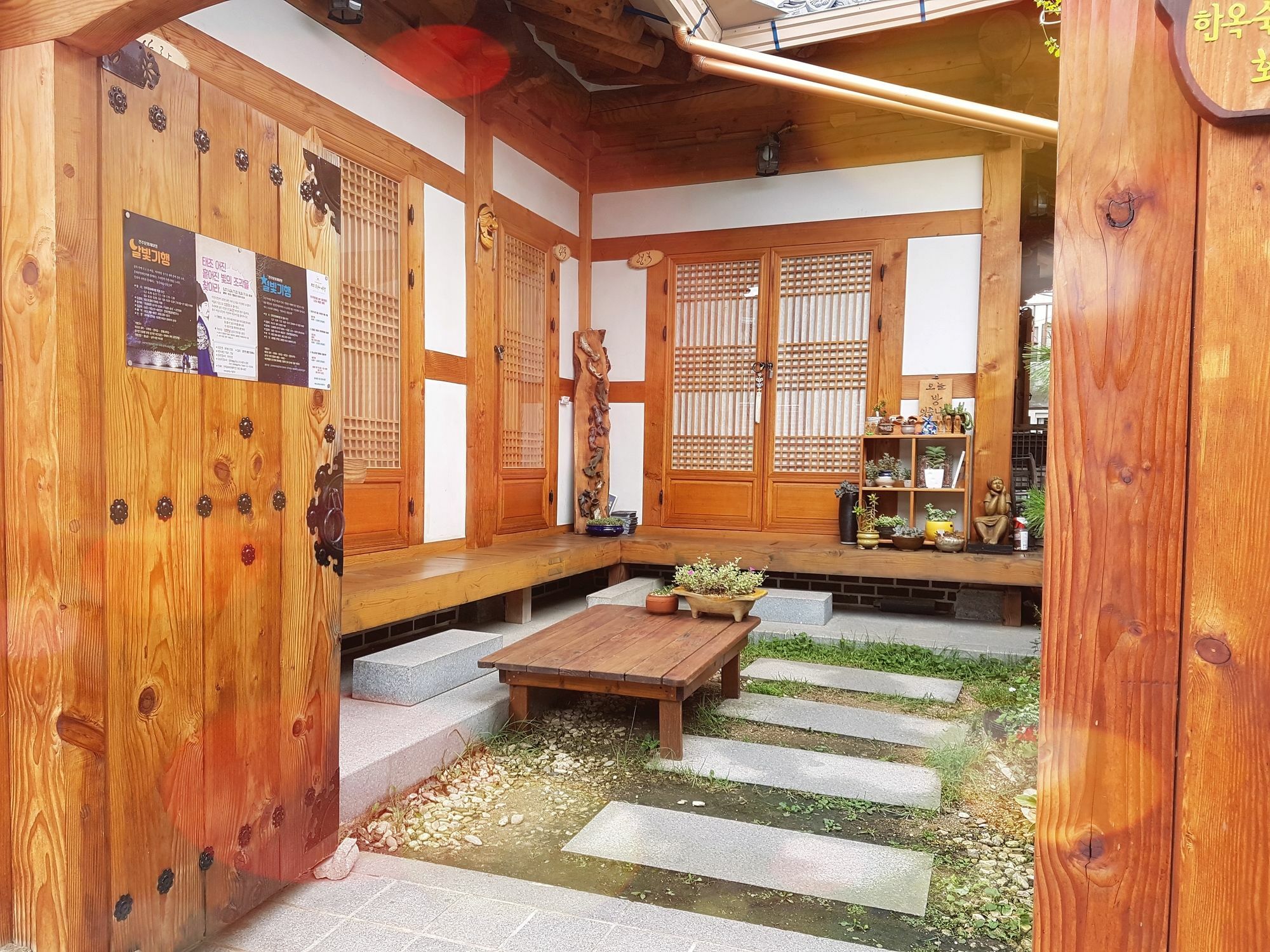 Beautiful House Hotel Jeonju Exterior photo